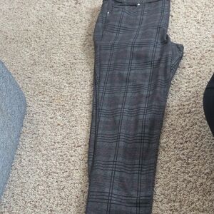 Gloria Vanderbilt Women's Black and Gray Plaid Pants